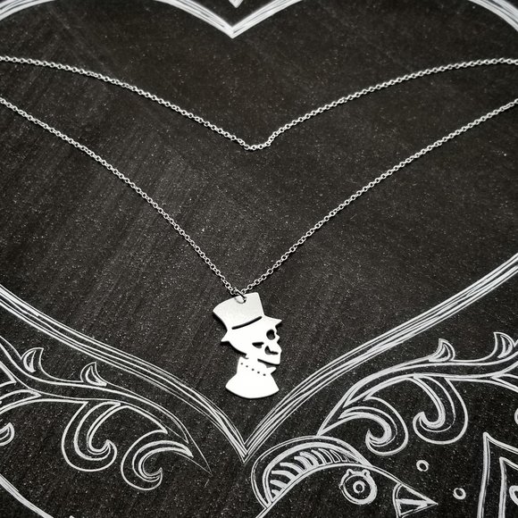 Baron's Skull Profile in Top Hat Silver Necklace - Picture 3 of 3